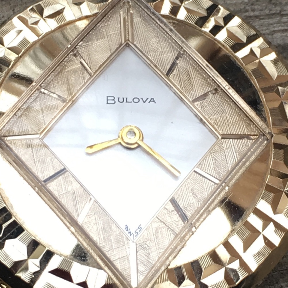 Vintage Watch Pendant- Bulova in pristine condition!! - Picture 3 of 5